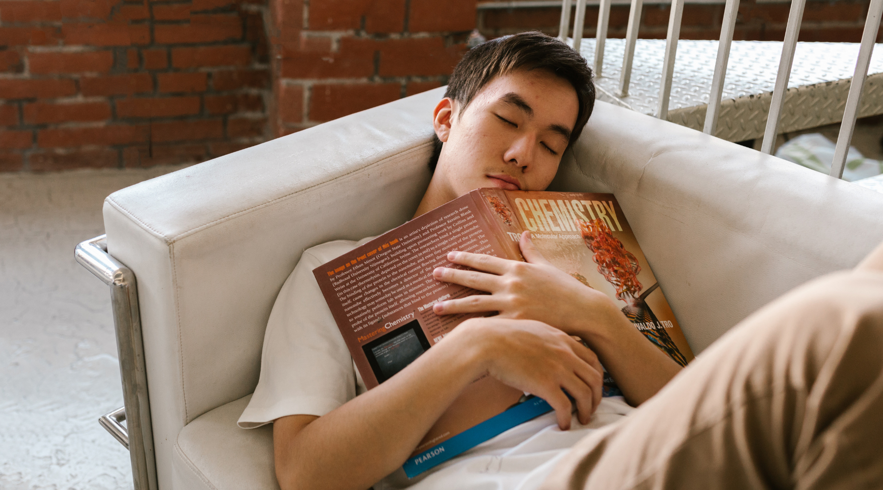 How to Help Teens Tackle Sleep Problems and Insomnia: A Guide for Parents